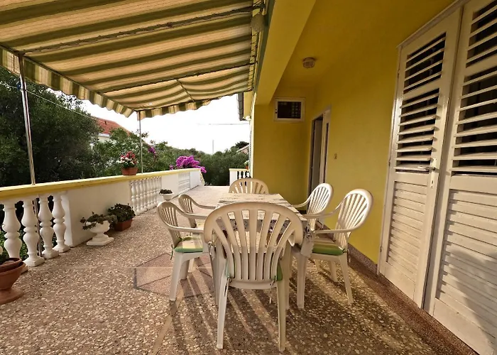 Mili Апартаменты Sutomiscica